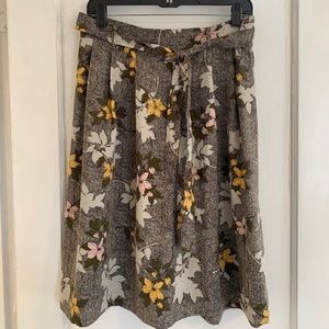 Banana Republic floral belted skirt size 6 petite